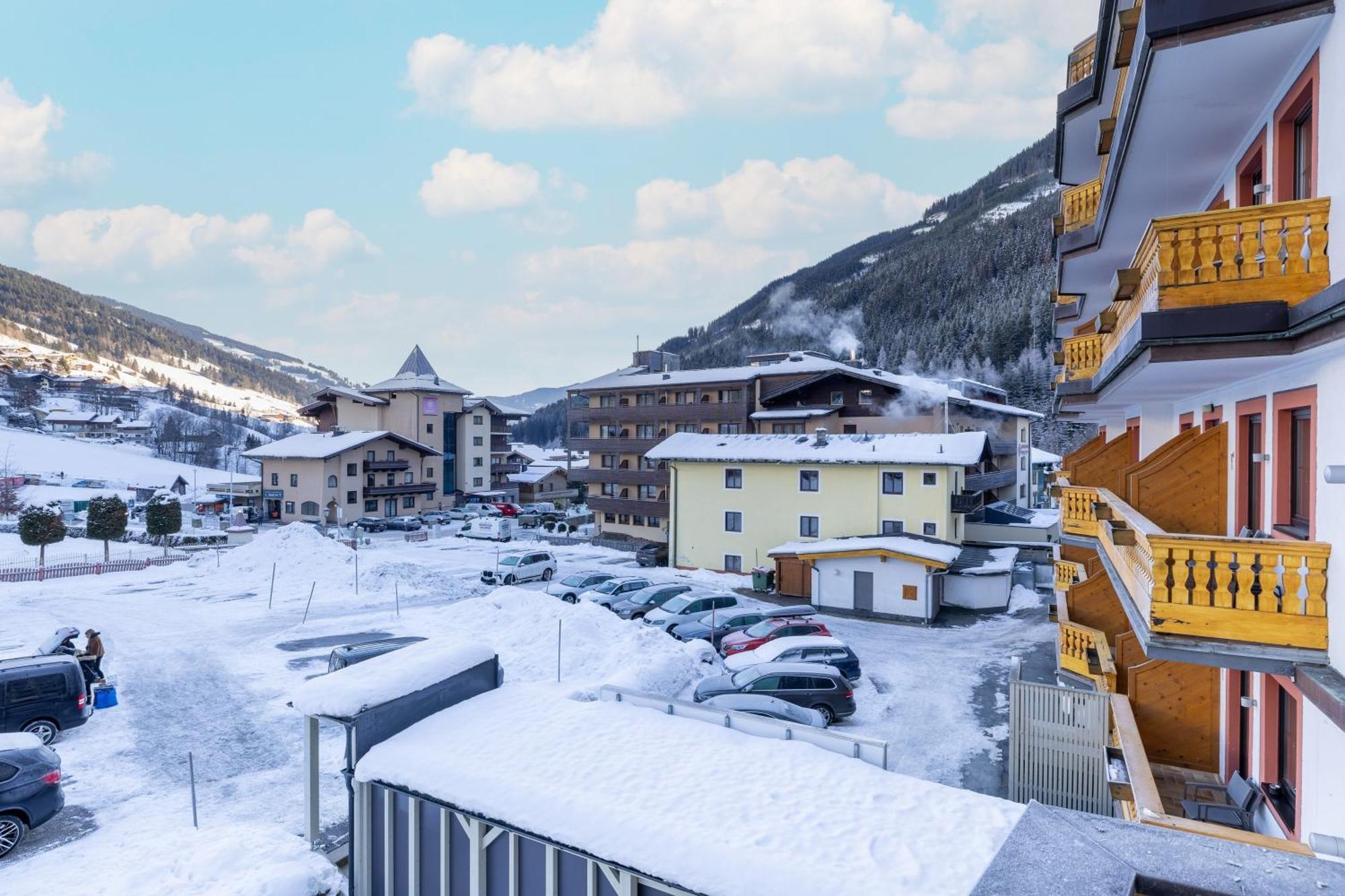 Jufa Alpenhotel Saalbach Kültér fotó